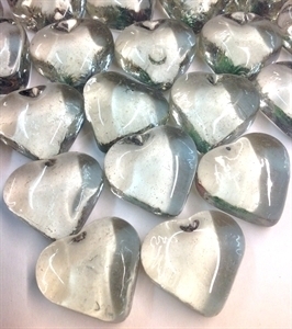 Picture of M76  Clear glass gems heart shaped 16MM thick 