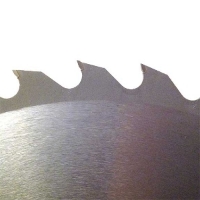 TC836N-sawblade-18in-36T-for-wood-with-nails-tooth-closeup-view